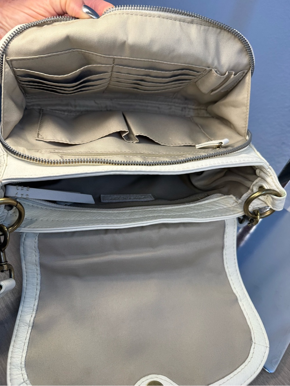 American Leather Co Marino Crossbody NEW W/O Tags Winter White 2 Straps - Picture 13 of 16